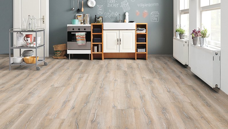 Ламинат Haro Tritty 100 Gran Via 4V дуб дюна выбеленный 530340 фото в интерьере